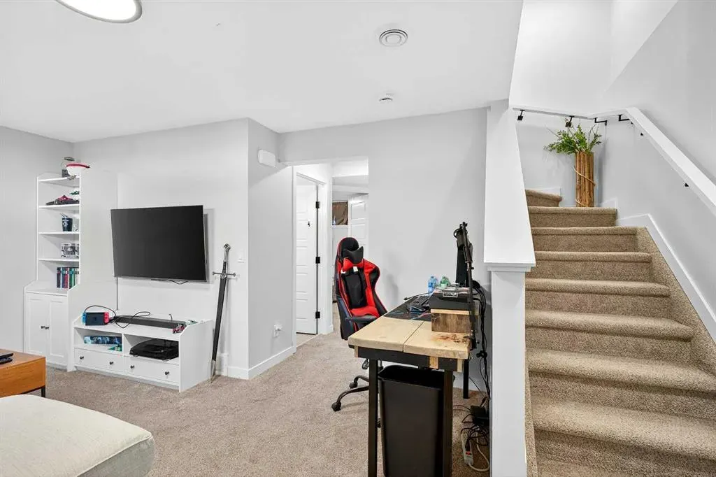 121 Ellen Close