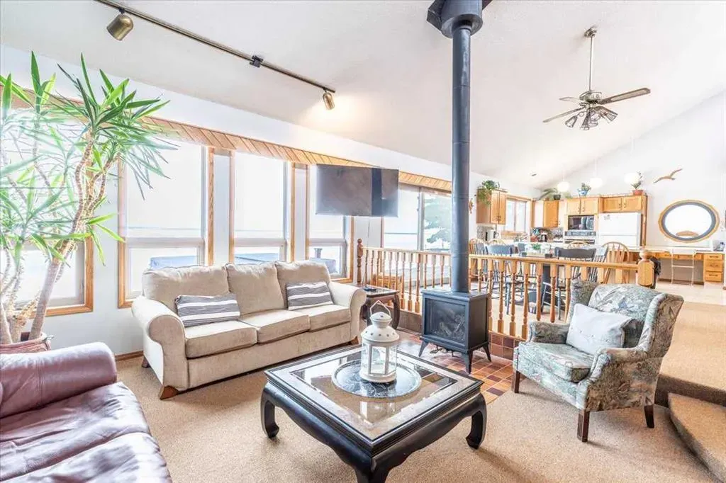 35 Lakeshore Drive