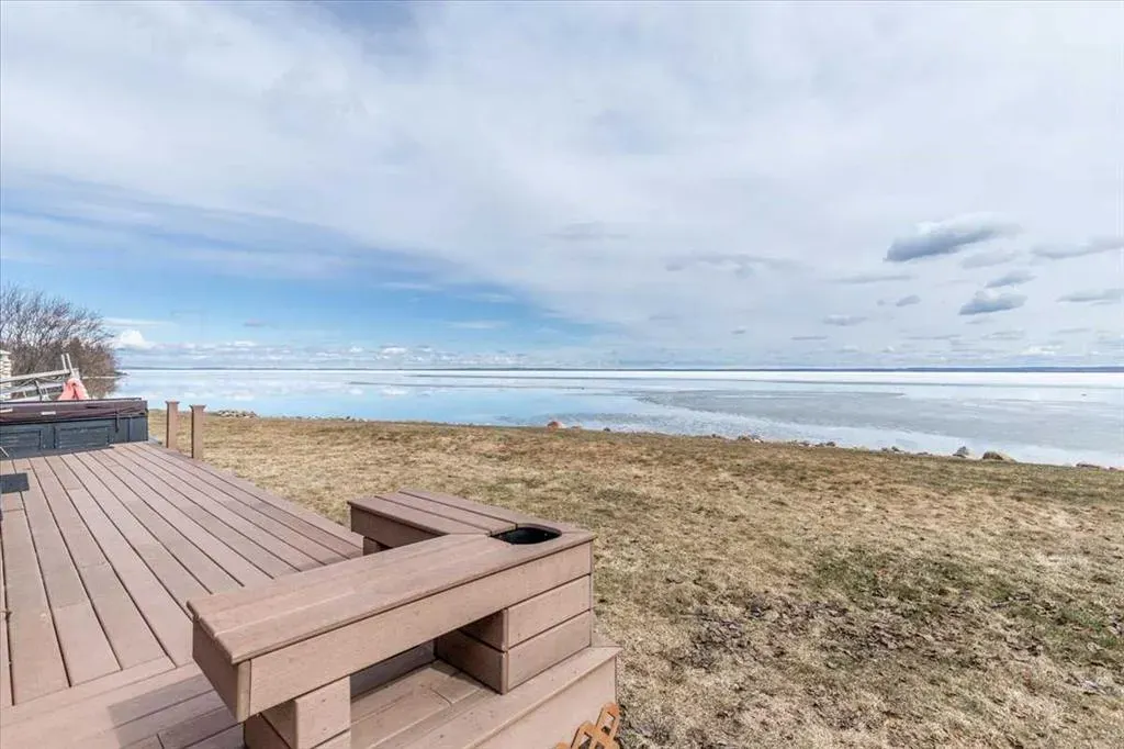 35 Lakeshore Drive