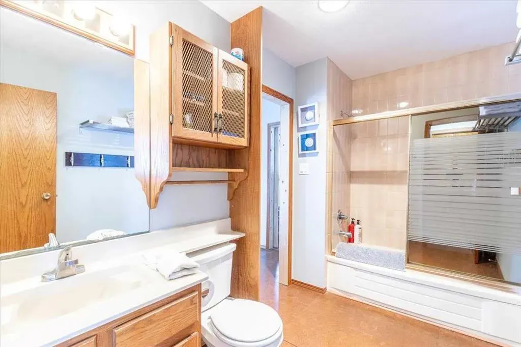 35 Lakeshore Drive
