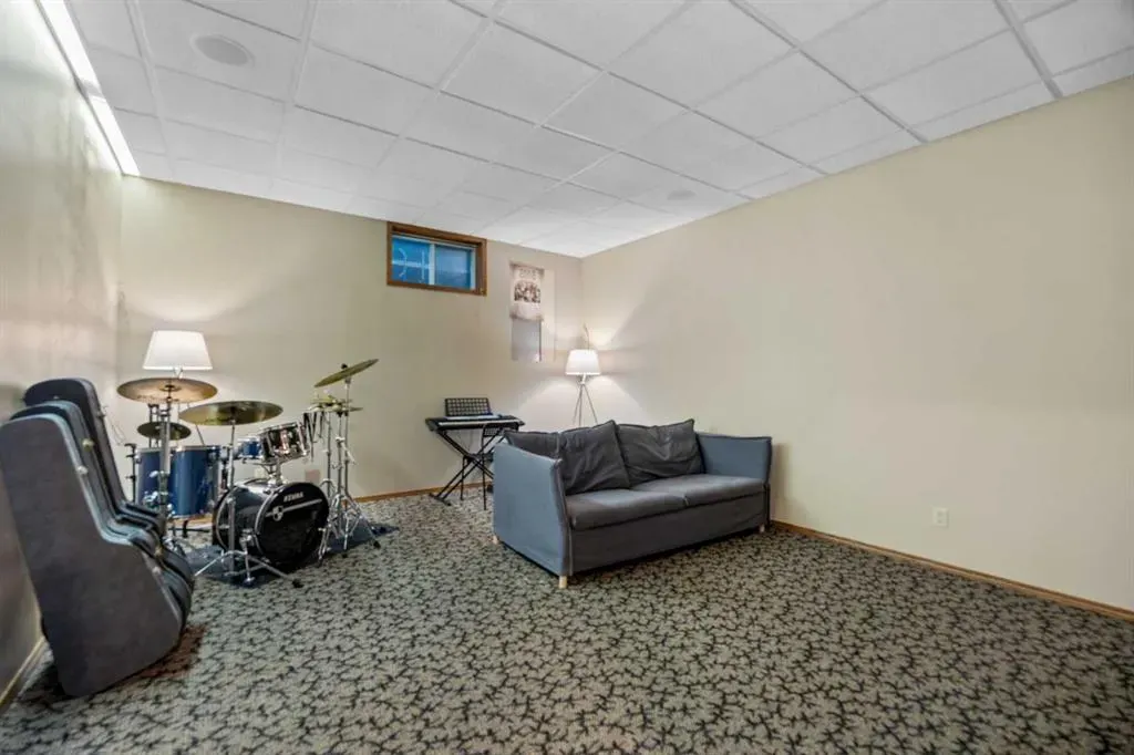 182 Scenic Glen Close NW