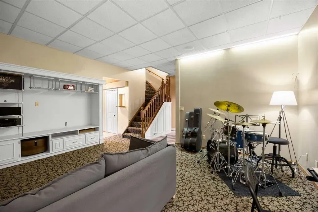 182 Scenic Glen Close NW