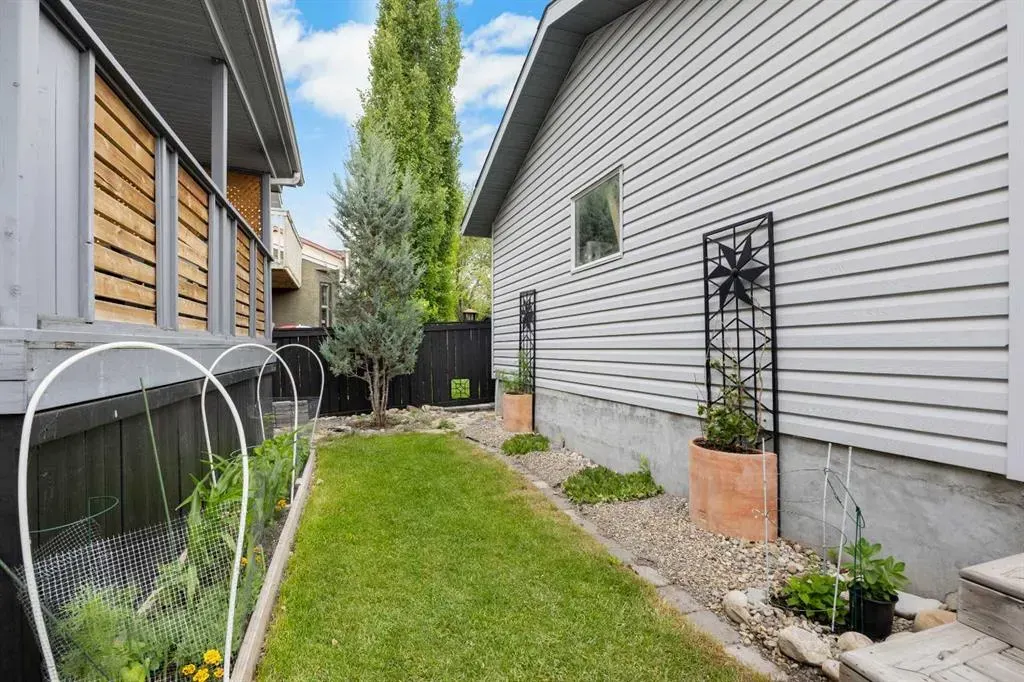 182 Scenic Glen Close NW