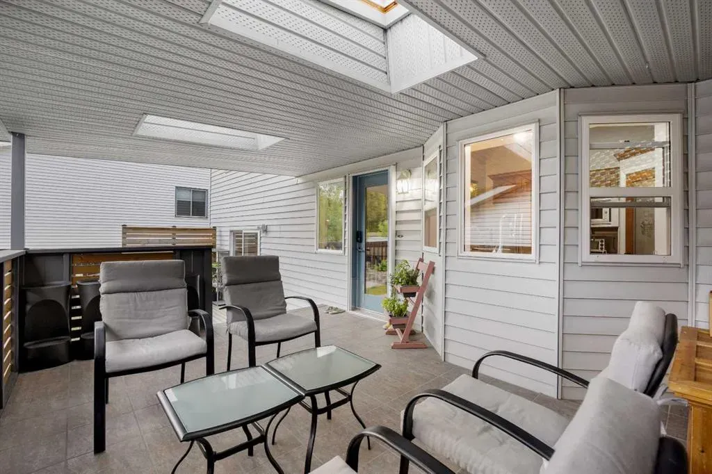 182 Scenic Glen Close NW