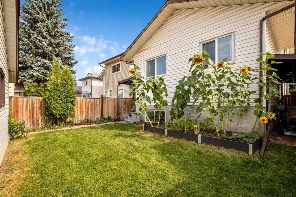 15 Riverbirch Place SE