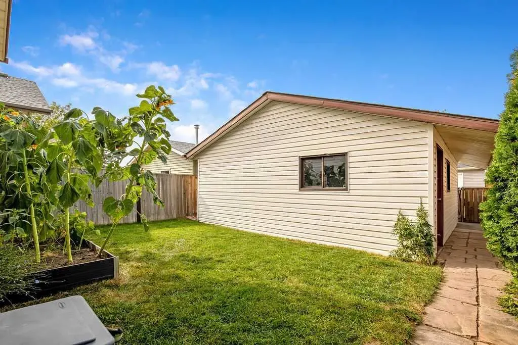 15 Riverbirch Place SE