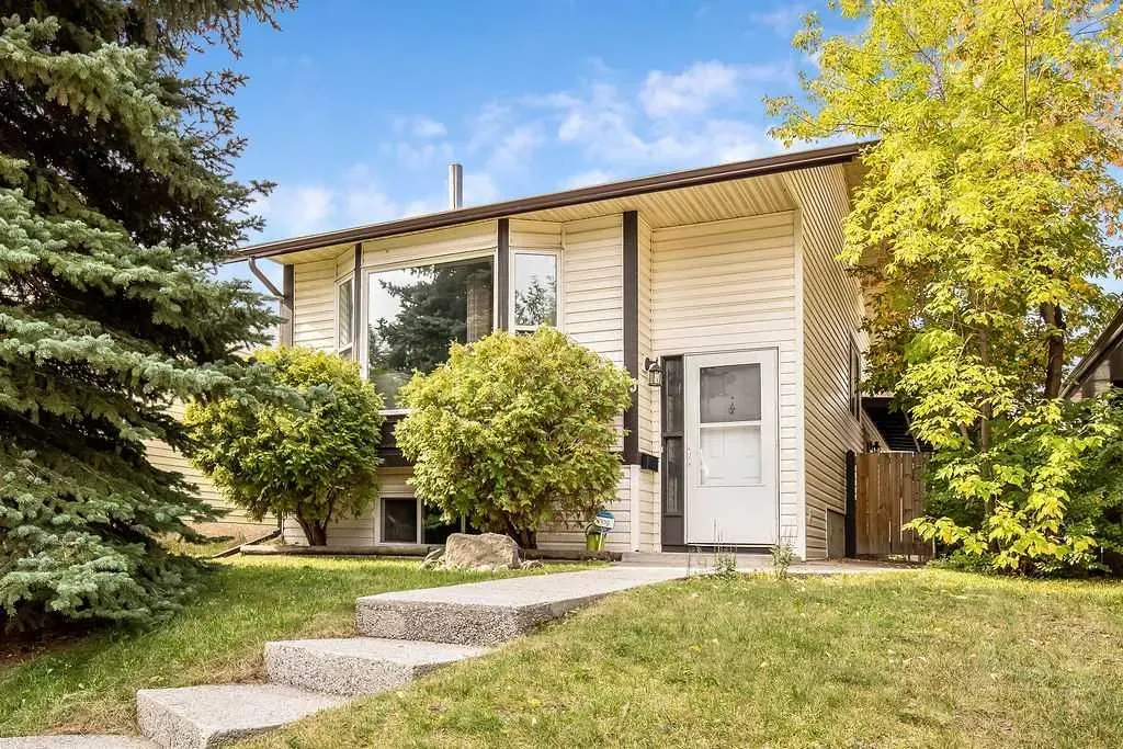 15 Riverbirch Place SE