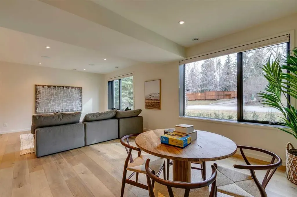 936 Elizabeth Road SW