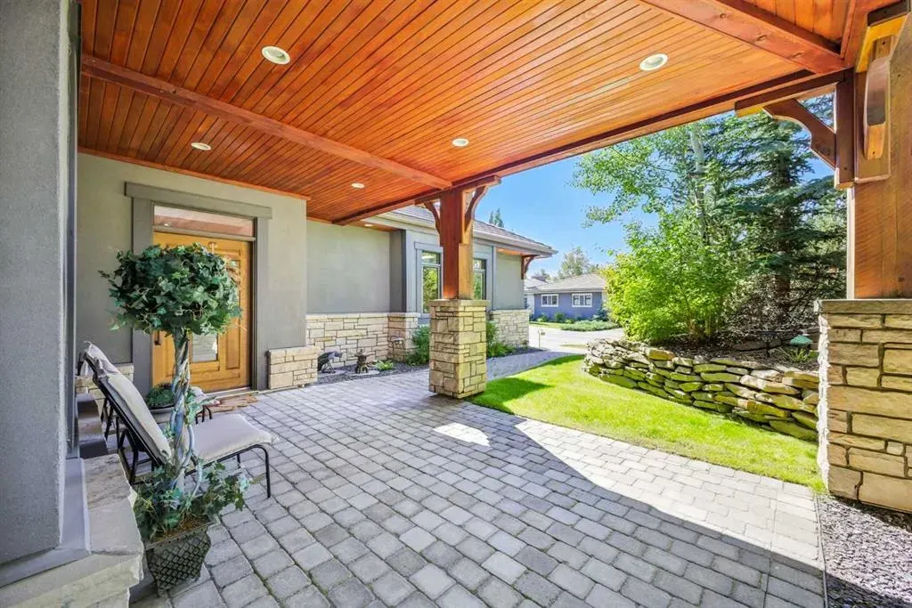 16 Spring Valley Lane SW