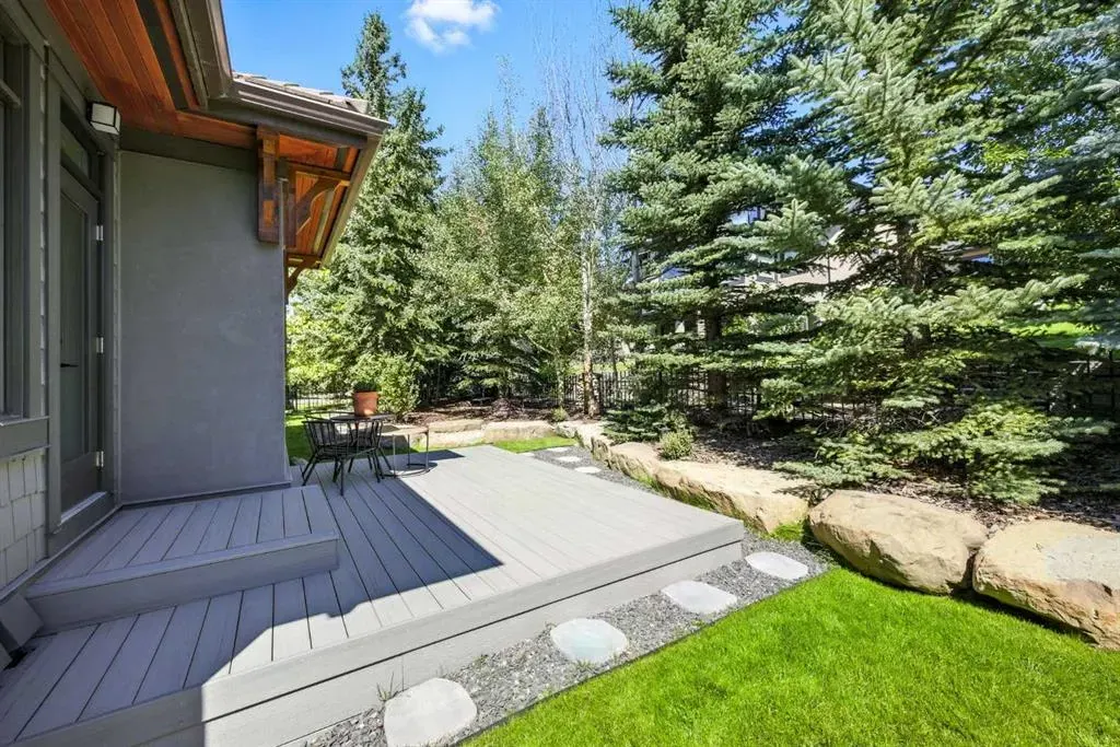 16 Spring Valley Lane SW