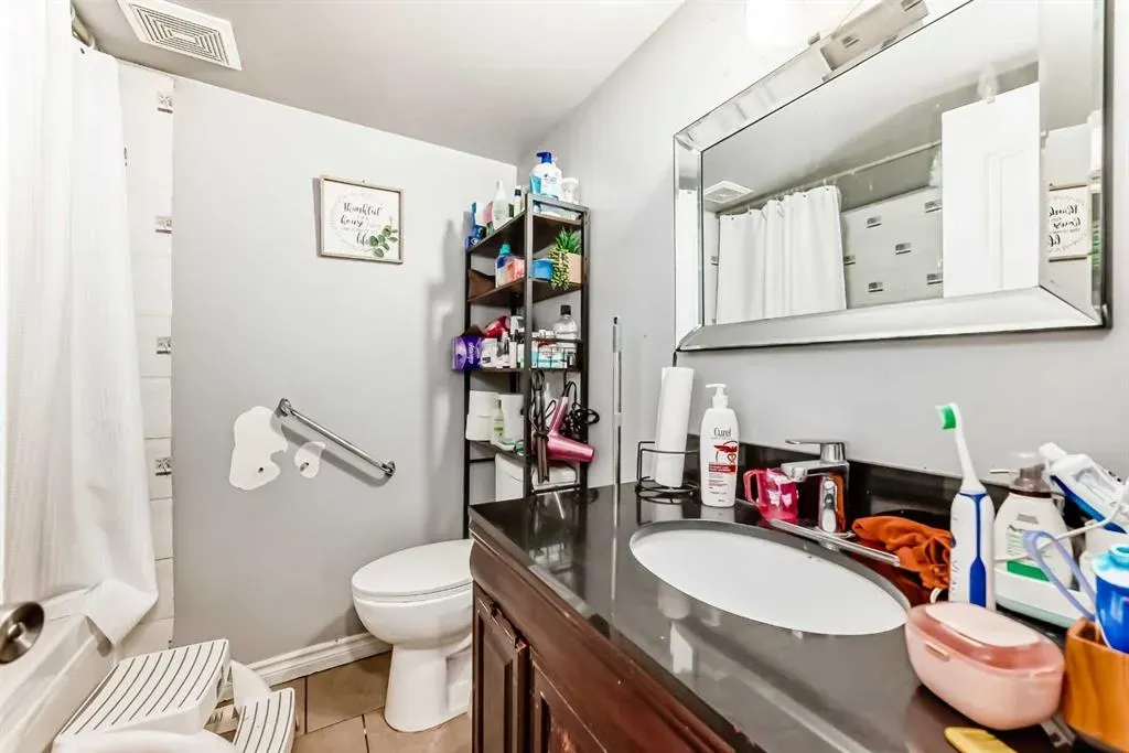 203 Penbrooke Close SE