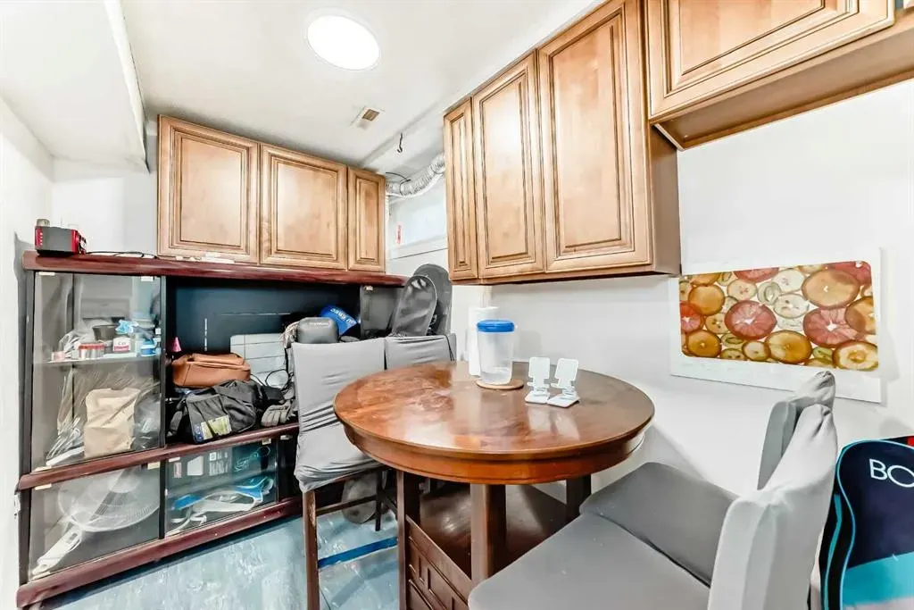 203 Penbrooke Close SE