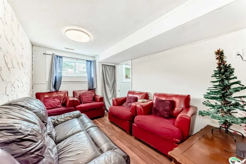 203 Penbrooke Close SE