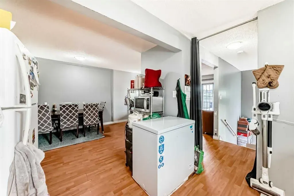 203 Penbrooke Close SE