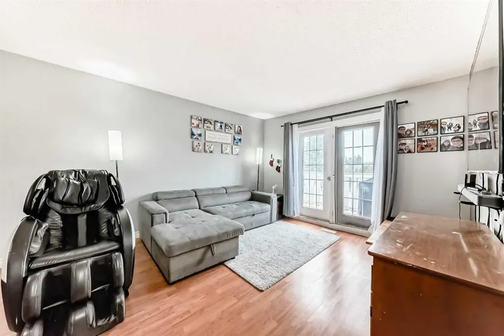 203 Penbrooke Close SE