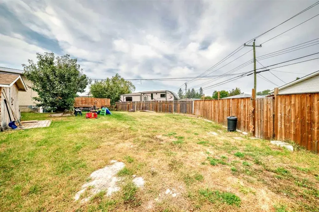 203 Penbrooke Close SE