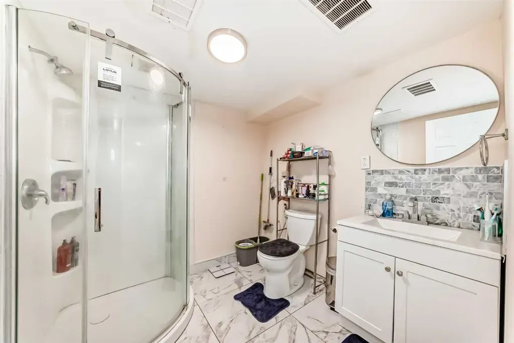203 Penbrooke Close SE