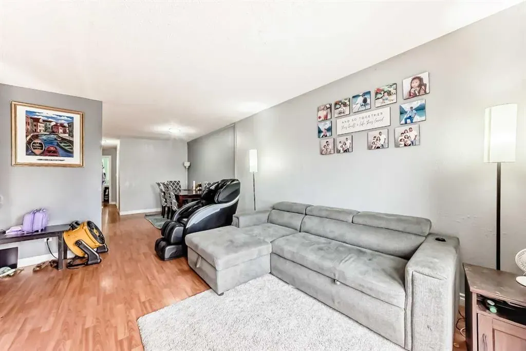 203 Penbrooke Close SE