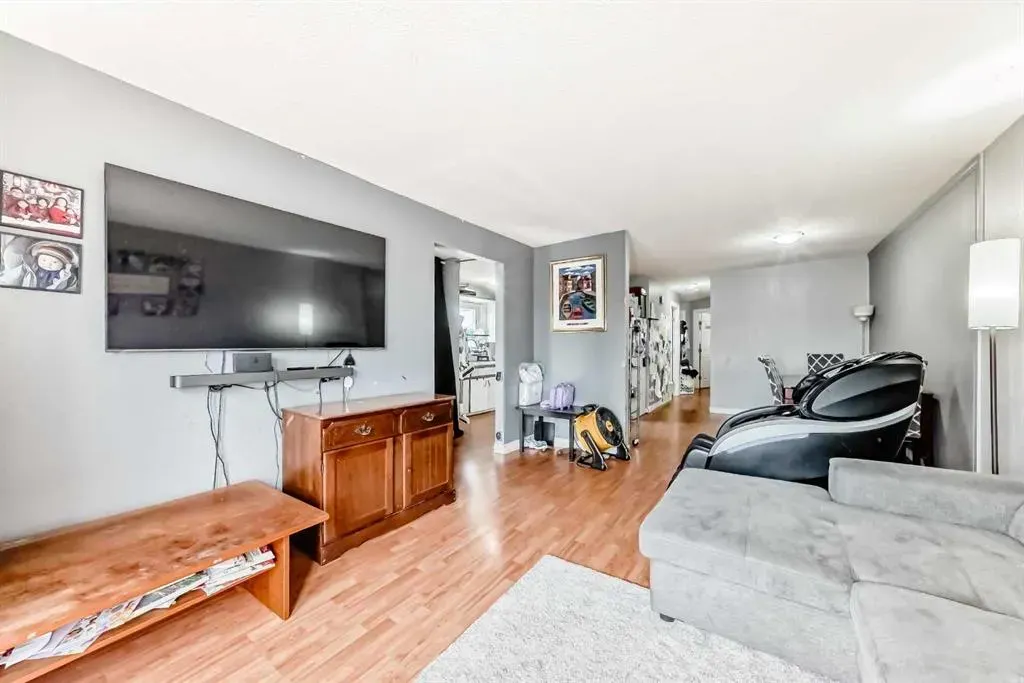203 Penbrooke Close SE