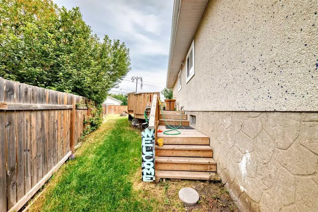 203 Penbrooke Close SE