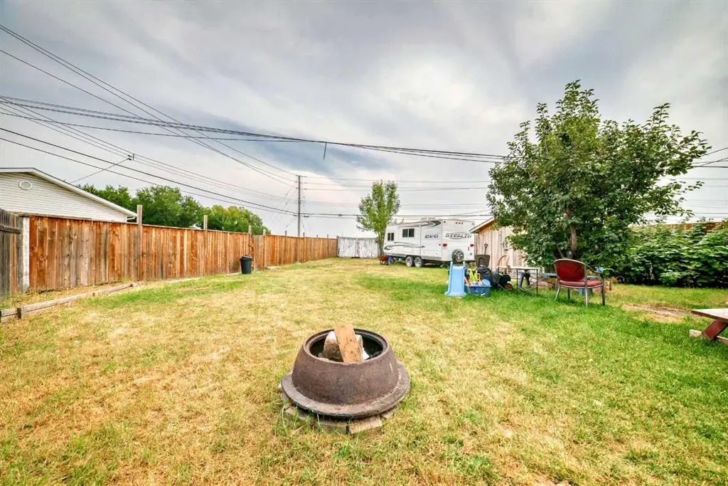 203 Penbrooke Close SE