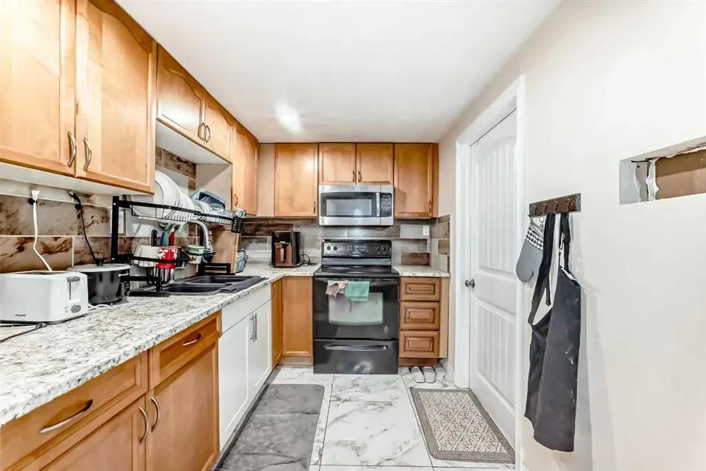 203 Penbrooke Close SE