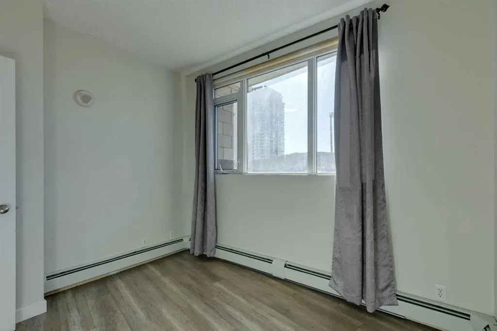 3 325 Street SE, #204