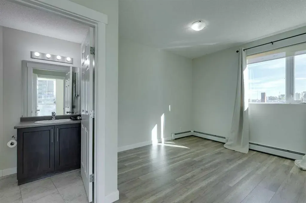 3 325 Street SE, #204
