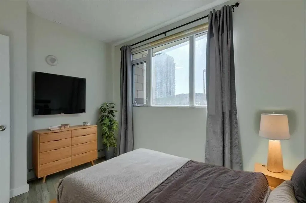 3 325 Street SE, #204