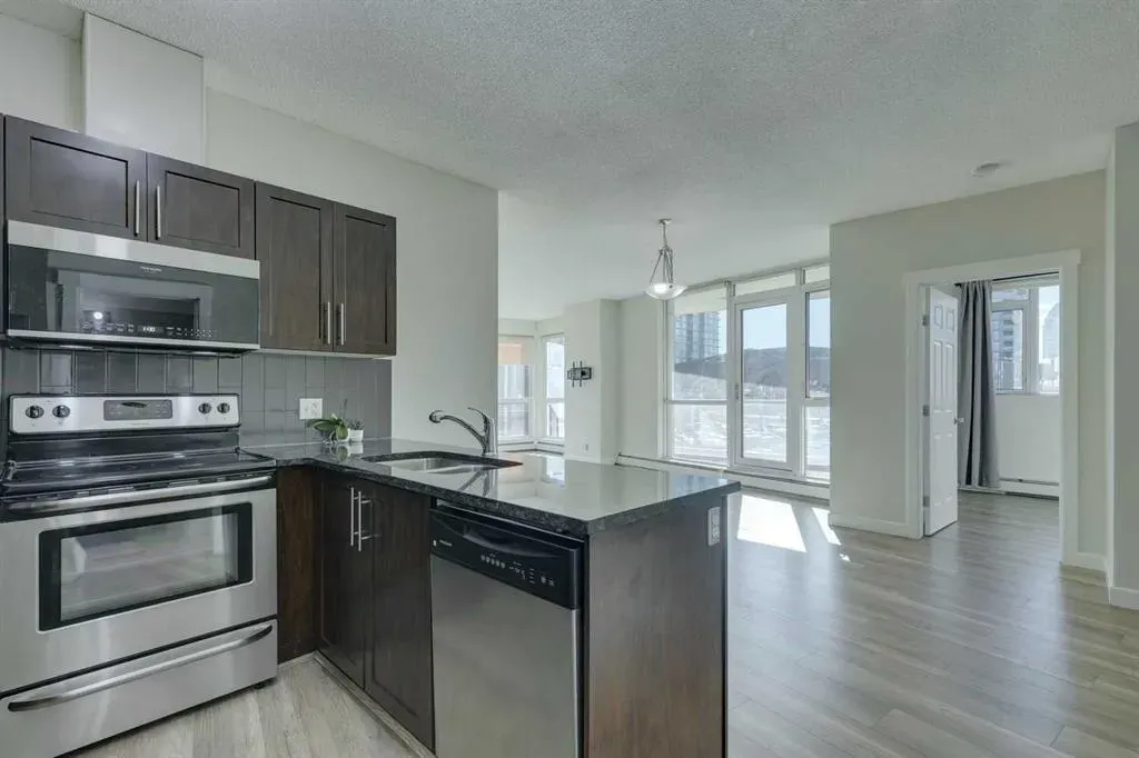 3 325 Street SE, #204