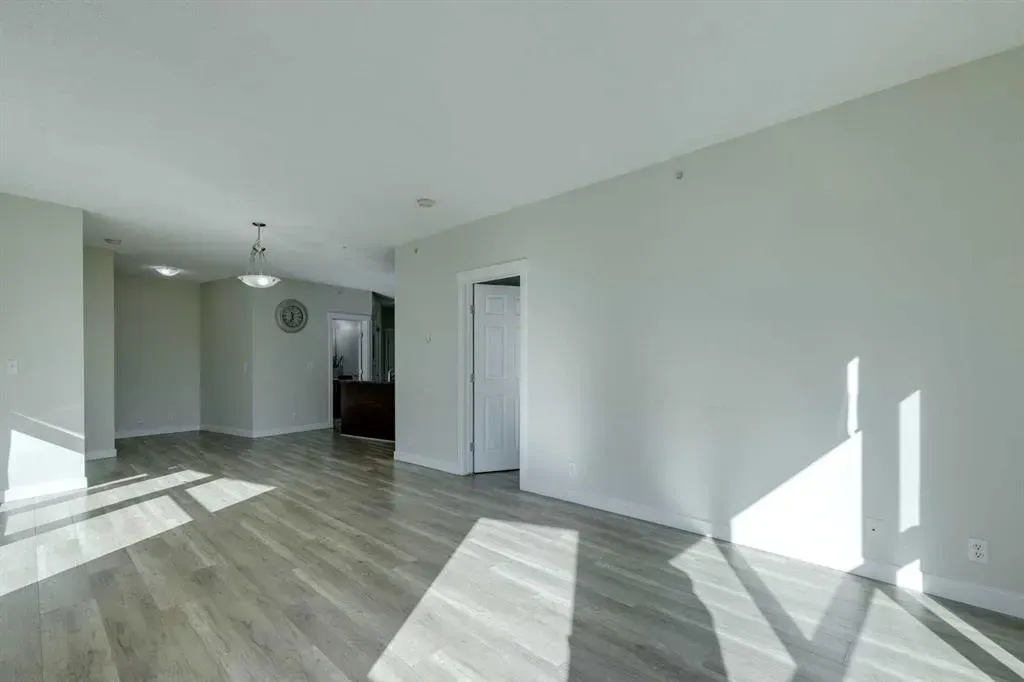 3 325 Street SE, #204