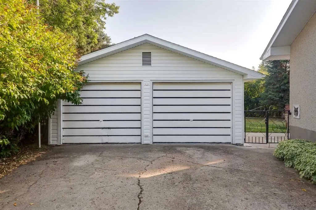 6 Standish Close