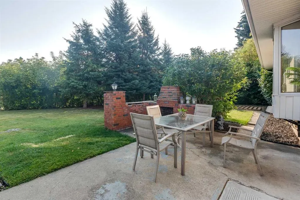 6 Standish Close