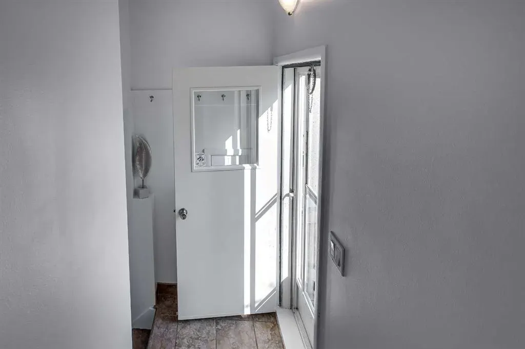 6 Standish Close