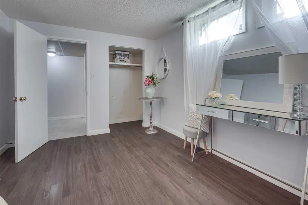 6 Standish Close