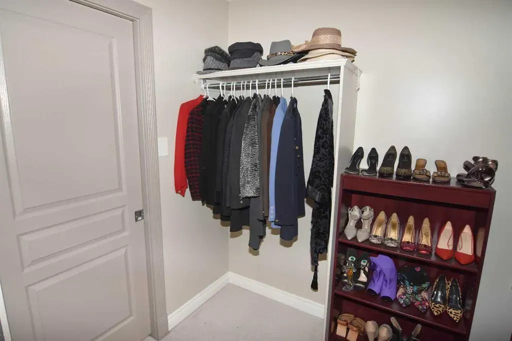 148 Scenic View Close NW