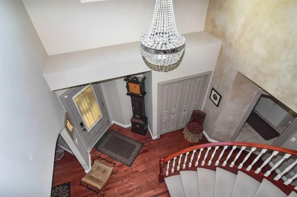 148 Scenic View Close NW