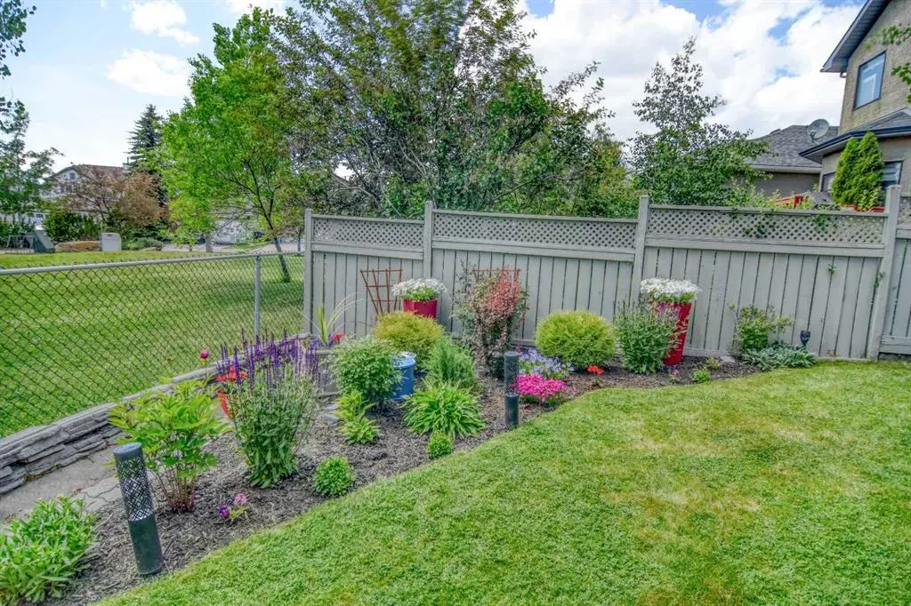 148 Scenic View Close NW