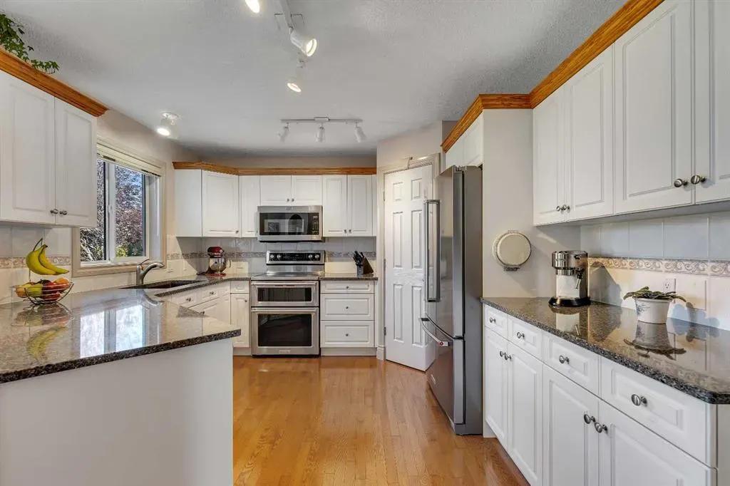 162 Harvest Grove Close NE