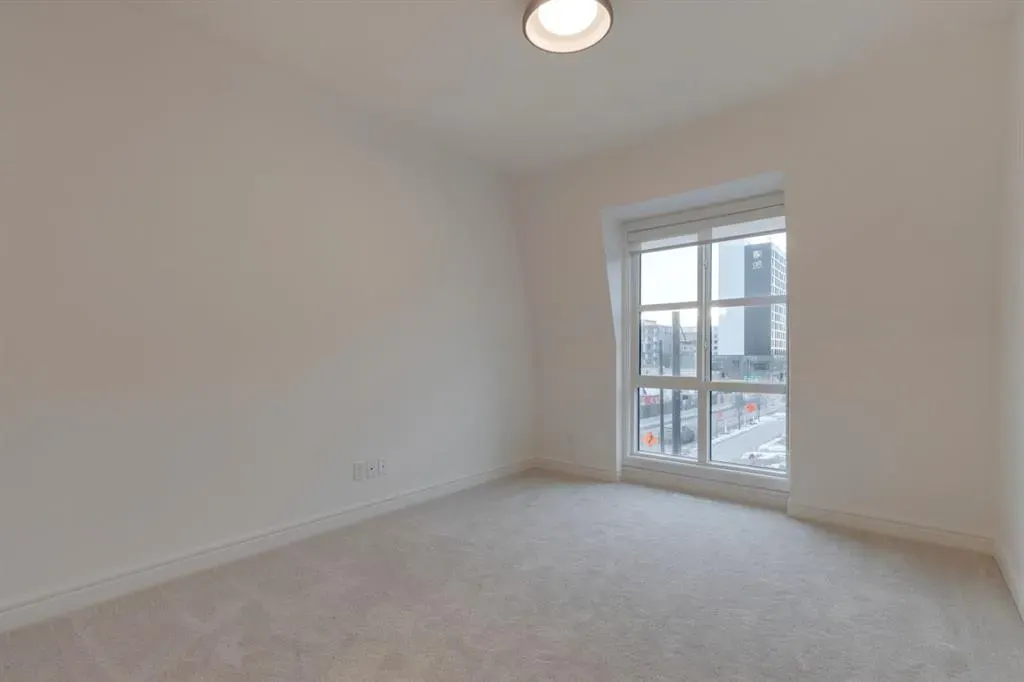 4270 Norford Avenue NW, #702