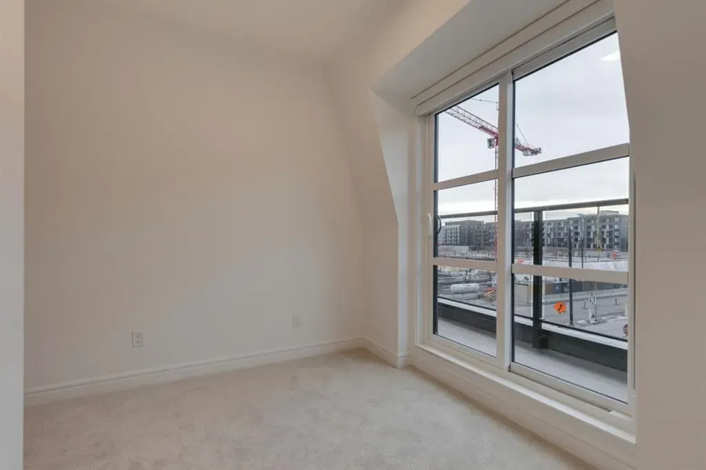 4270 Norford Avenue NW, #702