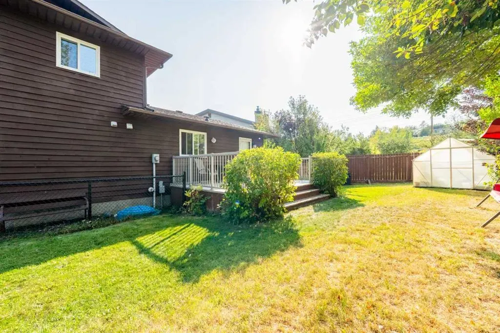 15 Deer Bay SE