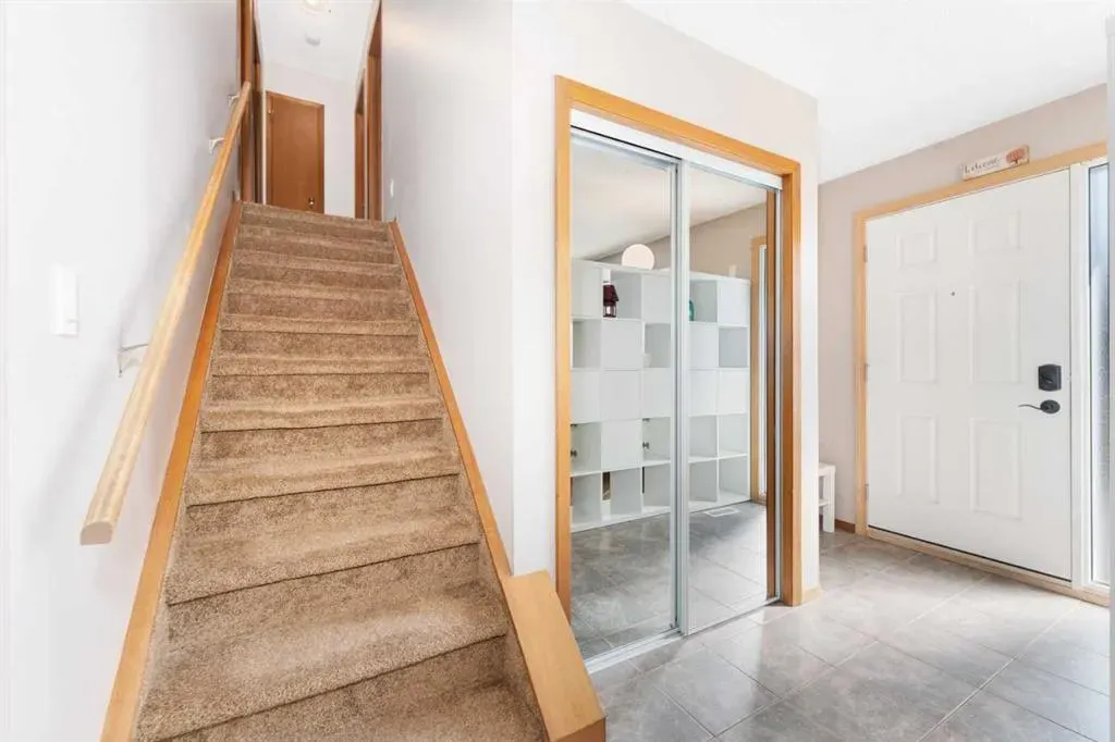 15 Deer Bay SE