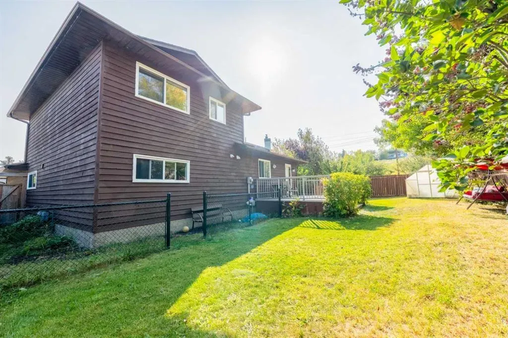 15 Deer Bay SE