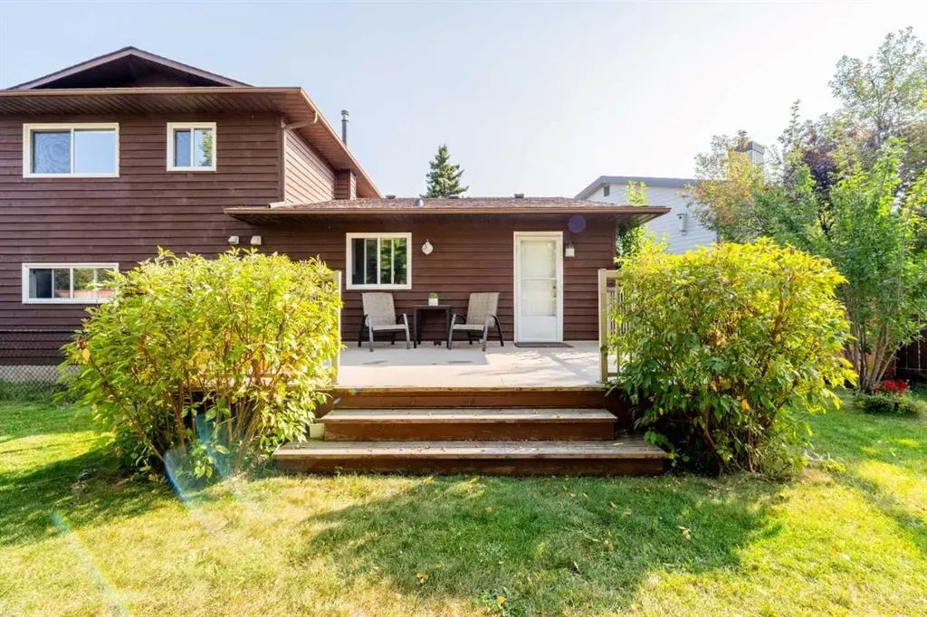 15 Deer Bay SE
