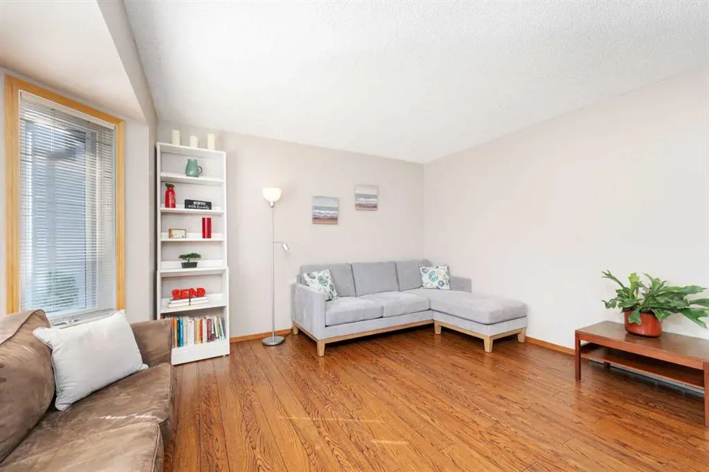 15 Deer Bay SE