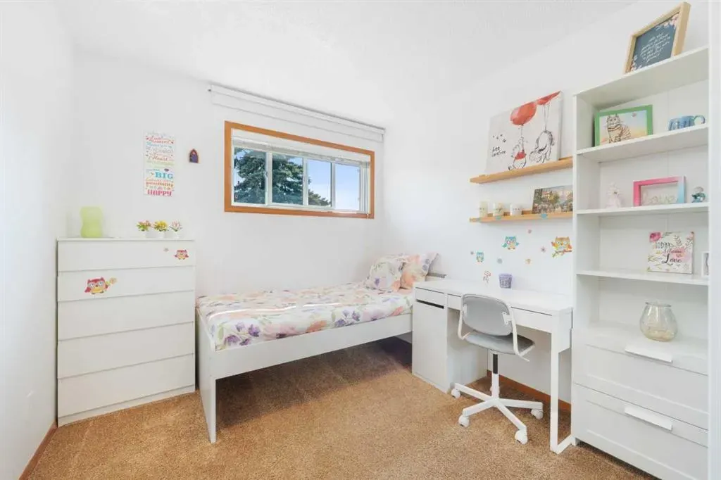 15 Deer Bay SE