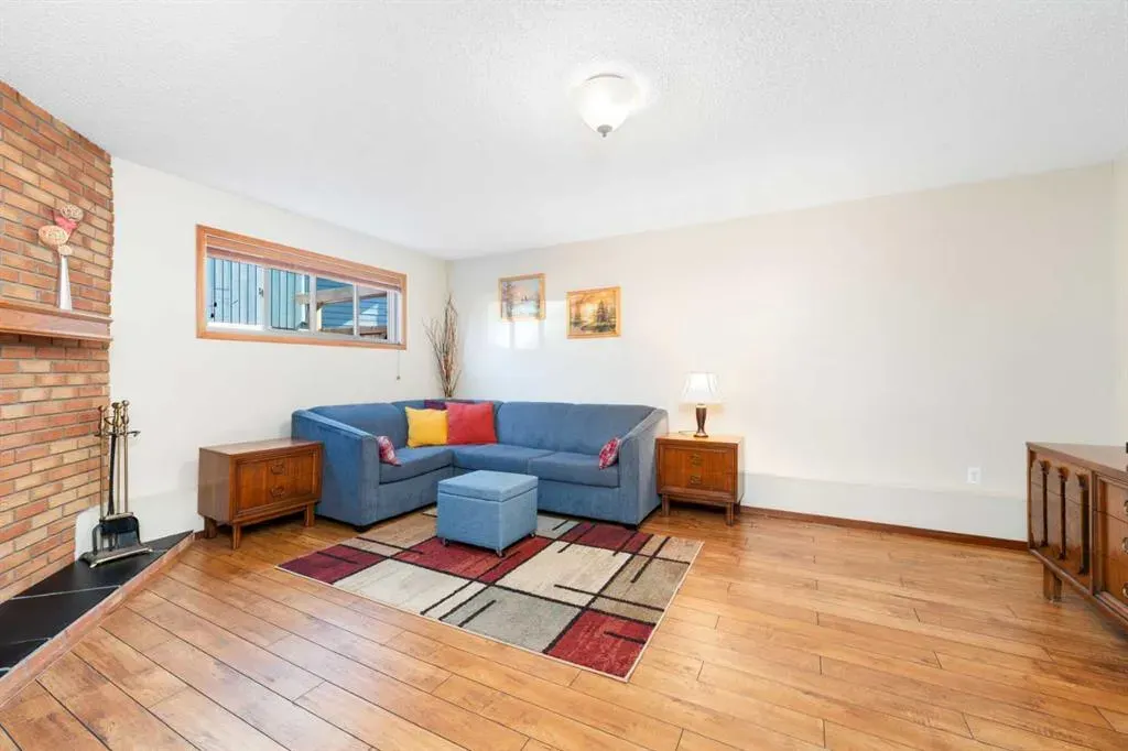 15 Deer Bay SE