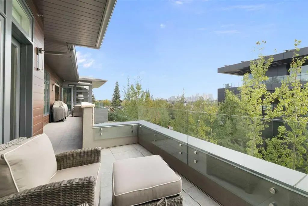 3030 17 Street SW, #302