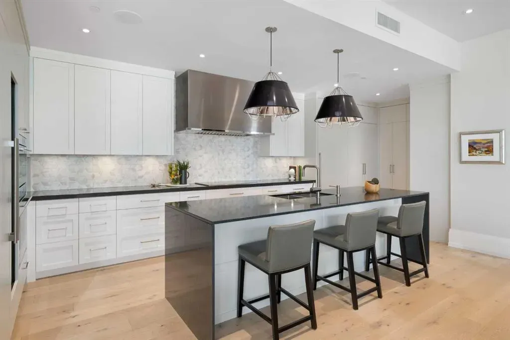 3030 17 Street SW, #302